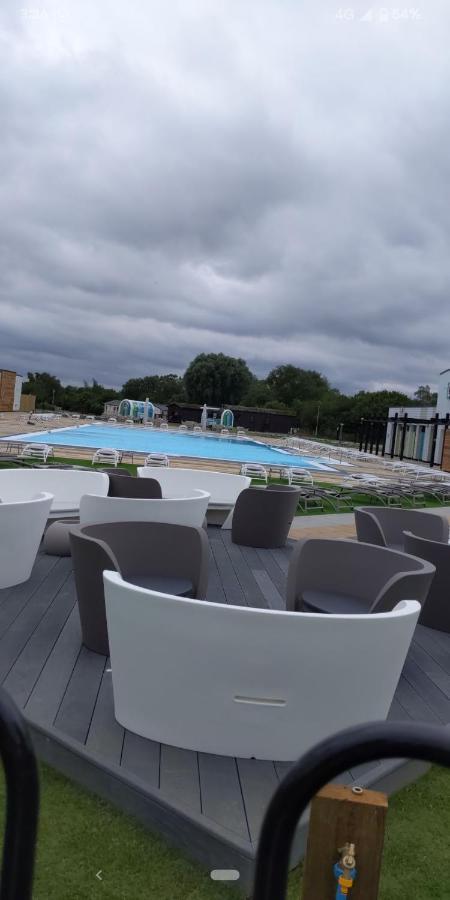 فندق P&D'S Pearl Caravan At Tattershall Lakes Country Park المظهر الخارجي الصورة